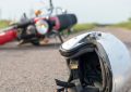 Joven sufre fractura al deslizarse en una motocicleta